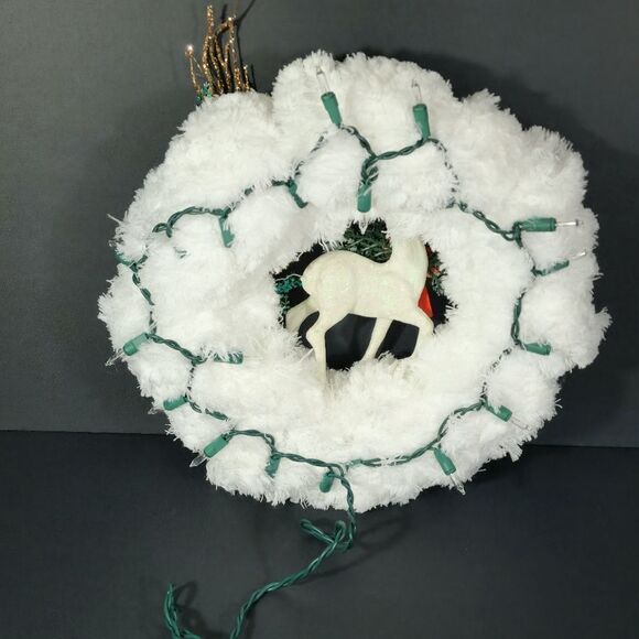 Lighted Faux fur deer Christmas wreath - Picture 5 of 9